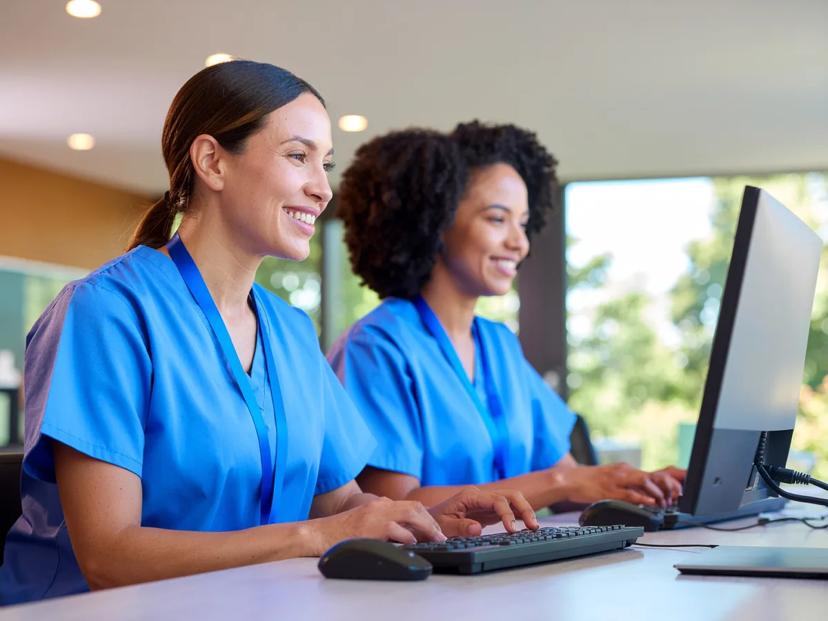 Equipe de recepção da Clínica Mais Pacientes em Itajubá
